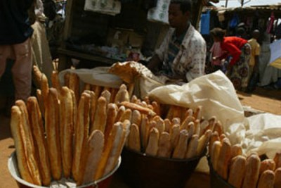 Baguette française à un marché africain