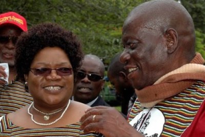 Zimbabwe Vice-President Joice Mujuru with her late husband retired General Solomon Mujuru. General Mujuru died as a result of a fire at his home. (File Photo)