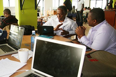 Des informaticiens à Bishop Magua Centre à Nairobi