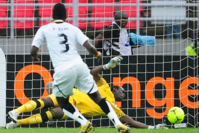 Asamoah Gyan, in white, failed to score off a penalty at the 2012 Africa Cup of Nations, when Zambian goalkeeper Kennedy Mweene predicted its direction and tipped it out of the goal mouth.