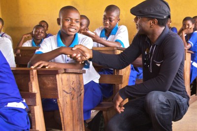Aloe Blacc meets school children in Ghana, everyone had been affected by malaria.