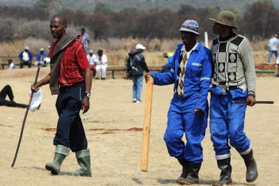 File photo: Striking mineworkers carrying knobkerries, sharpened sticks and iron rods. A round of talks between the platinum industry and unions was expected to continue this week to resolve the widespread strike action in the country.