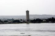 Une vue de la ville de Brazzaville tirée depuis Kinshasa, le long du fleuve Congo.