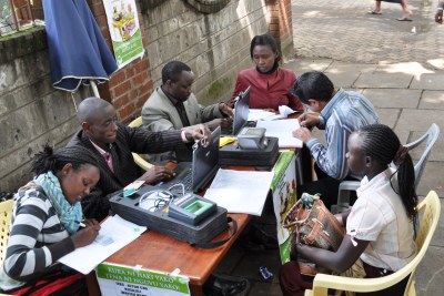 Voters registering in Nairobi (file photo).