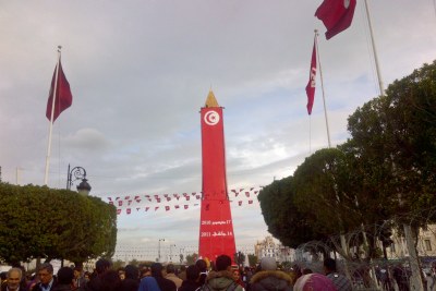 Photo d'archives. Des Tunisiens sur l'avenue Bourguiba pour commémorer l'anniversaire de la révolution.
