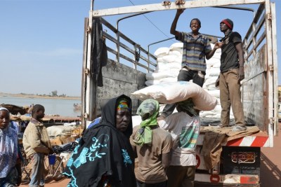 Sacks of rice are being transported by WFP to the northern town of Timbuktu.