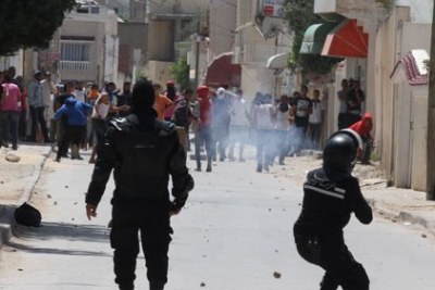 Affrontements entre forces de l'ordre et des groupes de 'Ansar al-Chariaa' à la Cité Ettadhamen.