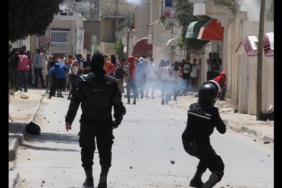 Affrontements entre forces de l'ordre et des groupes de 'Ansar al-Chariaa' à la Cité Ettadhamen.