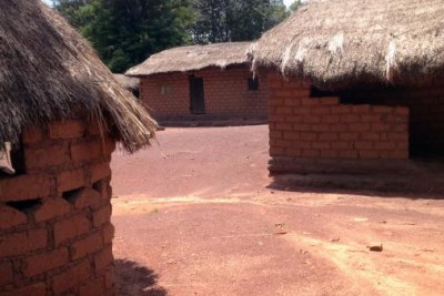 A l'extérieur de Bossangoa, les villages ont été désertés par la population.