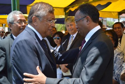 Hery Rajaonarimampianina (à droite) et Jean Louis Robinson, les deux candidats du du second tour de la présidentielle malgache.