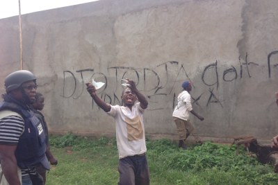 Tension and anger are on the rise in Bangui neighbourhoods, as this graffiti calling for the president to step down shows.