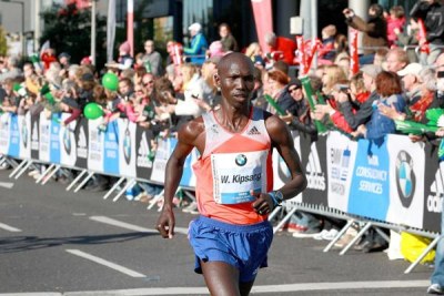 (Photo d'archives) - Wilson Kipsang durant le marathon de Berlin, en 2013.