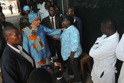 President Sirleaf consoles a health worker as they mourn the death of a colleague (file photo).