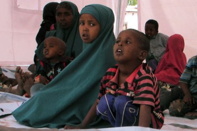 Families camp at the Rhamu police station in Mandera County after they were displaced by clashes between the Degodia and Gare clans (file photo).