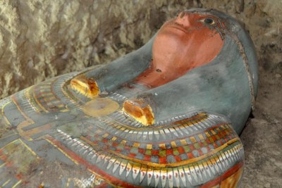 Le sarcophage a été découvert dans une tombe datant de 1074 à 664 av. J.C, près de la ville de Louxor, dans le sud de l'Egypte.