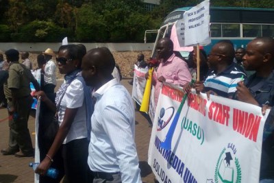 Lecturers march to Education Cabinet Secretary Fred Matiang'i's office in Nairobi (file photo).