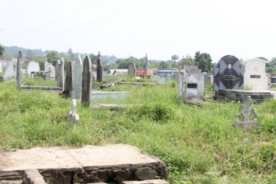 Archive - Des tombes au cimetière de Kintambo dans la commune de Ngaliema à Kinshasa