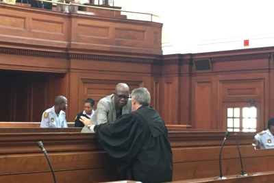 Zwelethu Mthethwa speaks to his lawyer Advocate William Booth in the Western Cape High Court.