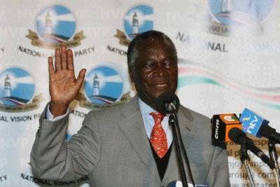 Nicholas Biwott addressing a dinner meeting at a hotel in Eldoret (file photo).
