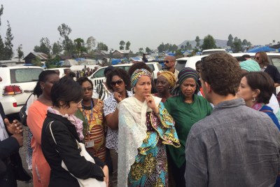 La Vice-Secrétaire générale de l’ONU Amina J Mohammed (à gauche) et la Directrice exécutive d’ONU-Femmes, Phumzile Mlambo-Ngcuka, au camp de déplacés de Mugunga, près de Goma, en RDC.