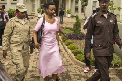 Diane Shima Rwigara escorted out of the Kigali High Court on November 7, 2017 (file photo)