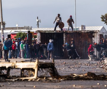 Photo Essay - Running Battles Over Land Occupation in Vrygrond, Cape Town