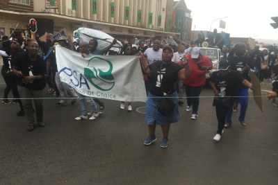 About 100 SASSA employees affiliated to the Public Servants’ Association marched to the agency’s regional offices. These workers have rejected SASSA’s 7% payout.