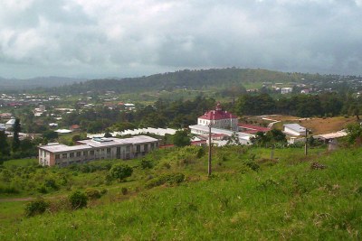 Buéa ou Buea est une ville du Cameroun qui se situe au pied du Mont Cameroun, un volcan en activité, à 1 000 mètres d'altitude. c'est la capitale de la région Sud-Ouest du pays.