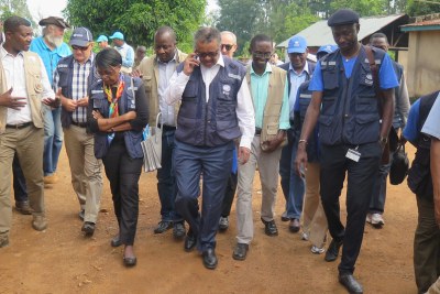 Le Directeur général de l’OMS, Tedros Adhanom Ghebreyesus (au centre), le Dr Matshidiso Moeti (à gauche), directrice régionale de l’OMS pour l'Afrique et Adam Salami, de la MONUSCO évaluent la reponse àa Ebola, au Nord-Kivu, en RDC, le 11 août dernier