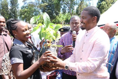 Agriculture Cabinet Secretary Mwangi Kiunjuri hands over avocado and macadamia tree seedlings to farmers at Koimbi grounds in Kiharu, Murang'a County, on May 30, 2019.