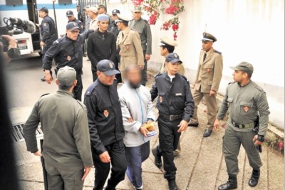 Les présumés coupables convoyés par la police marocaine