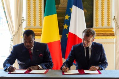 Le président congolais, Denis Sassou Nguesso et le président français Emmanuel Macron ont signé une lettre d’intention établissant un partenariat de long terme entre la République du Congo et l’initiative pour les forêts d’Afrique centrale (CAFI), en vue de réduire les émissions de CO2 liées à la déforestation et à la dégradation des forêts.