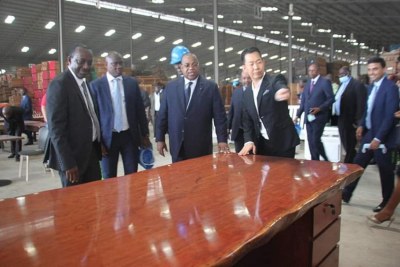 Inauguration de l'usine de transformation de bois à Nkok