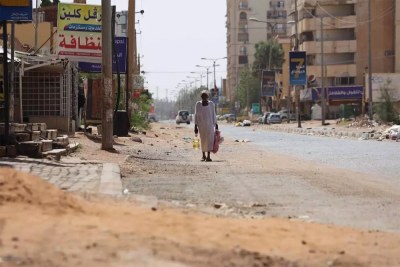 Les efforts d'aide ont été suspendus et des centaines de personnes ont été tuées depuis que les combats ont éclaté au Soudan le 15 avril. De grandes parties de Khartoum (photo ici) ressemblent maintenant à une ville fantôme.