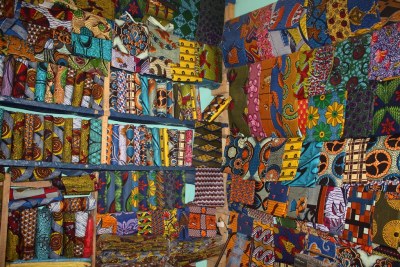 Waxprints dans une boutique d'Afrique de l'Ouest. (Illustration)