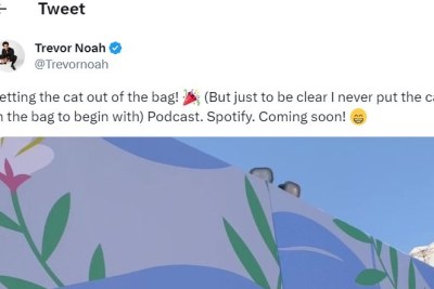 Trevor Noah announces his Spotify podcast on Twitter.
