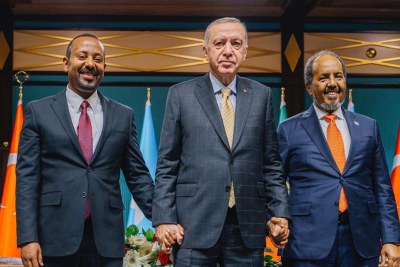 Ethiopian Prime Minister Ahmed (L), Turkish President Erdogan (C) and Somali President Sheikh Mohamud (R).